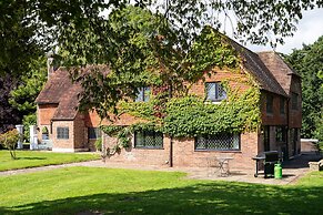 Gildridge Estat Large Group Tennis Court