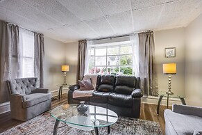 Central Auburn Apartment w/ Porch: Pets Welcome!