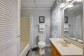 Central Auburn Apartment w/ Porch: Pets Welcome!