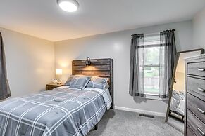 Central Auburn Apartment w/ Porch: Pets Welcome!