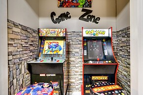 Hot Tub & Game Room: Tobyhanna Vacation Home!