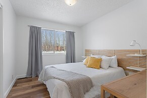 Serene Palmer Home: Walk to Downtown & Riverfront!