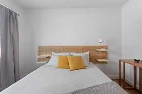 Serene Palmer Home: Walk to Downtown & Riverfront!