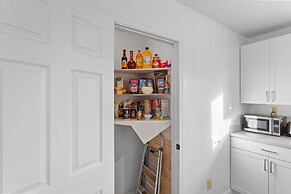 Serene Palmer Home: Walk to Downtown & Riverfront!