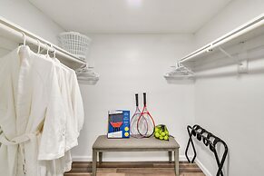 Resort Perks, Private Patio: Palm Springs Condo!