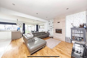 Stunning 4-bed House in Gidea Park