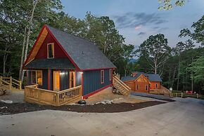A Modern Cozy 2BDR Cabin Roosters Den