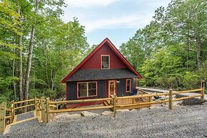 A Modern Cozy 2BDR Cabin Roosters Den