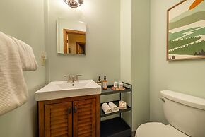 Cozy Pet Friendly Cabin in Lake Tahoe by Sierra Getaways