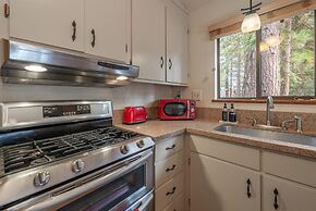 Cozy Pet Friendly Cabin in Lake Tahoe by Sierra Getaways