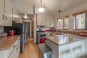 Cozy Pet Friendly Cabin in Lake Tahoe by Sierra Getaways