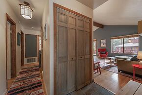 Cozy Pet Friendly Cabin in Lake Tahoe by Sierra Getaways