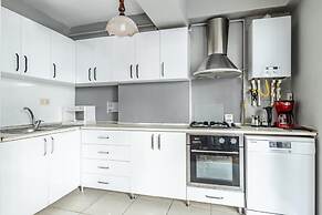 Flat With Backyard 6 min to Bostanci Show Center