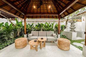 Hijau Villa by EVDEkimi