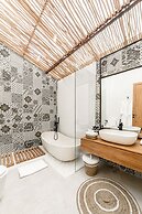 Hijau Villa by EVDEkimi