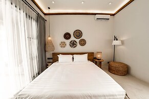 Hijau Villa by EVDEkimi