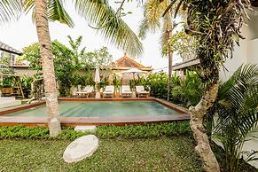 Hijau Villa by EVDEkimi