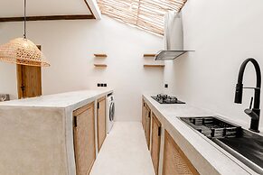 Hijau Villa by EVDEkimi