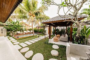 Hijau Villa by EVDEkimi