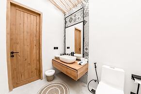 Hijau Villa by EVDEkimi