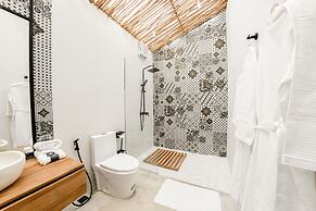 Hijau Villa by EVDEkimi