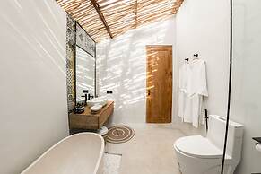 Hijau Villa by EVDEkimi