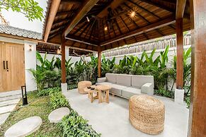 Hijau Villa by EVDEkimi