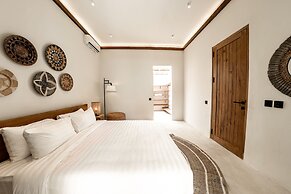 Hijau Villa by EVDEkimi