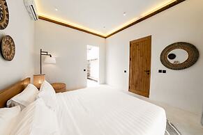 Hijau Villa by EVDEkimi