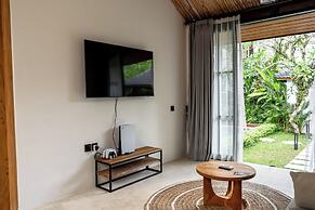 Hijau Villa by EVDEkimi