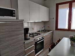 Wonderful two Bedroom Apartment Close to the Beach