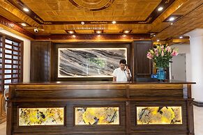 Royal Hotel - Sai Dong - Long Biên