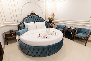 Royal Hotel - Sai Dong - Long Biên