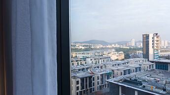 A La Carte Ha Long Bay Apartment Managed by Anstay Residence