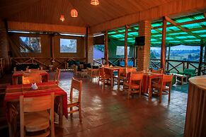 Apuuli Safaris & Cottages