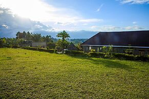 Apuuli Safaris & Cottages