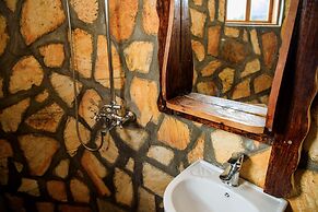 Apuuli Safaris & Cottages