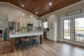 The Petty 3 Bedroom Cabin by Redawning