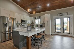 The Petty 3 Bedroom Cabin by Redawning