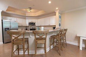 Phoenix West 1102 3 Bedroom Condo by Redawning