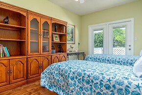 Sunrise - 346 Audubon Pl 6 Bedroom Home by RedAwning