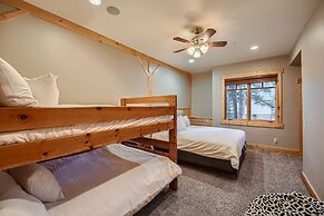 Peaks Paradise 4 Bedroom Home by RedAwning