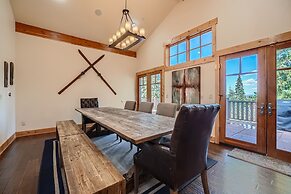 Peaks Paradise 4 Bedroom Home by RedAwning