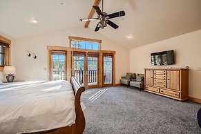 Peaks Paradise 4 Bedroom Home by RedAwning