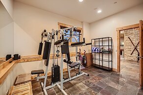 Peaks Paradise 4 Bedroom Home by RedAwning