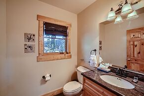 Peaks Paradise 4 Bedroom Home by RedAwning