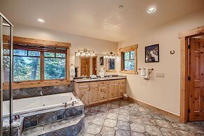 Peaks Paradise 4 Bedroom Home by RedAwning