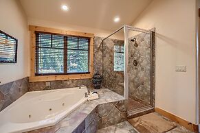 Peaks Paradise 4 Bedroom Home by RedAwning