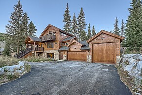 Peaks Paradise 4 Bedroom Home by RedAwning