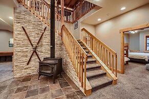 Peaks Paradise 4 Bedroom Home by RedAwning